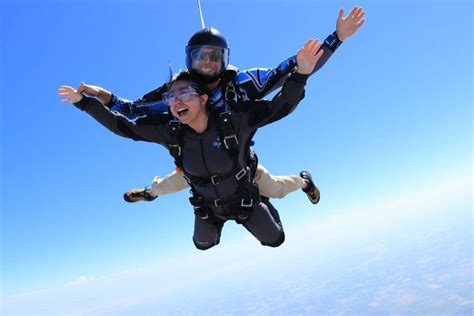 odds of dying skydiving